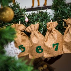 Calendario de Adviento bolsas de yute 13 x 18 cm: marrón claro + números verdes Bolsas ocasionales