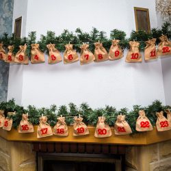 Calendario de adviento bolsas de yute 12 x 15 cm: marrón claro + números rojos Fiestas y ocasiones especiales
