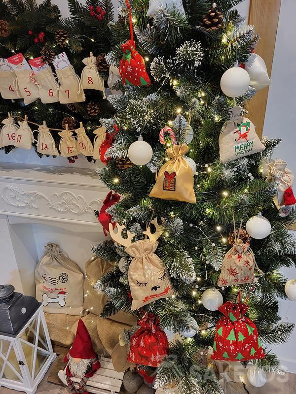 Bolsas como adornos de tela para el árbol de Navidad