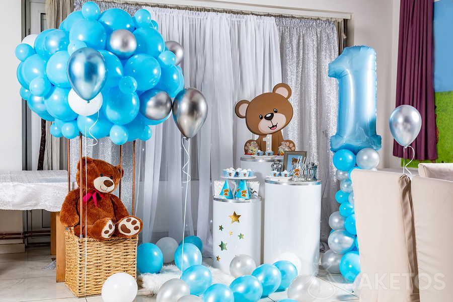 Decoración azul para el cumpleaños de un niño