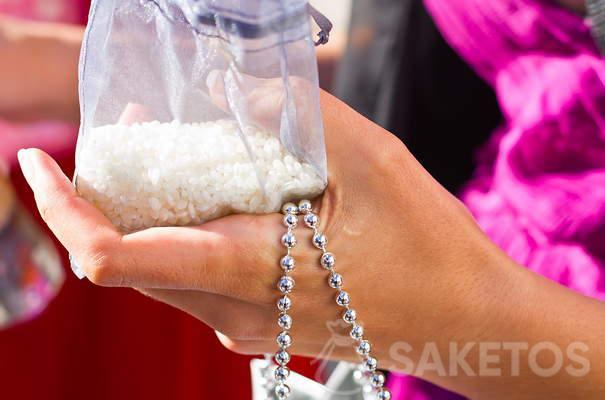 Elegantes bolsas de arroz para bodas