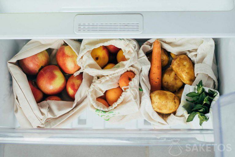 Las bolsas de tela te serán útiles no sólo para hacer la compra: ¡utilízalas para guardar verduras y fruta en la despensa!