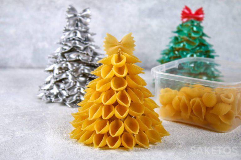 Árbol de Navidad hecho con pasta: una gran idea de juego creativo DIY para niños