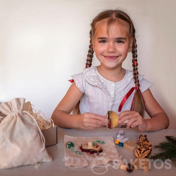 Juegos creativos para niños: decorar bolsas.