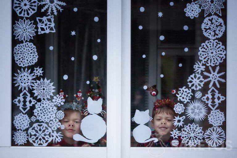 Decoración para la ventana del cuarto de los niños - decoraciones de invierno