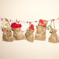 Calendario de adviento bolsas de yute 10 x 13 cm - natural claro + números blancos Bolsas pequeñas