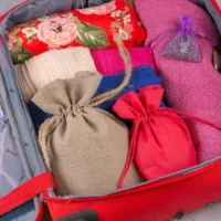 Bolsas de organza 7 x 9 cm - violeta oscuro con impresión lavanda Bolsas violeta oscuro