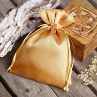 Bolsas de satén 6 x 8 cm - dorado Bautismo