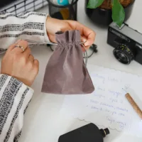 Bolsas de terciopelo 11 x 14 cm - gris plata Baby Shower