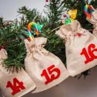 Calendario de Adviento bolsas de yute 12 x 15 cm -  natural claro + números rojos Bolsas ocasionales