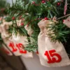 Calendario de Adviento bolsas de yute 12 x 15 cm -  natural claro + números rojos Sectores / Envoltorios para…