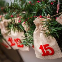 Calendario de Adviento bolsas de yute 12 x 15 cm -  natural claro + números rojos Sectores / Envoltorios para…