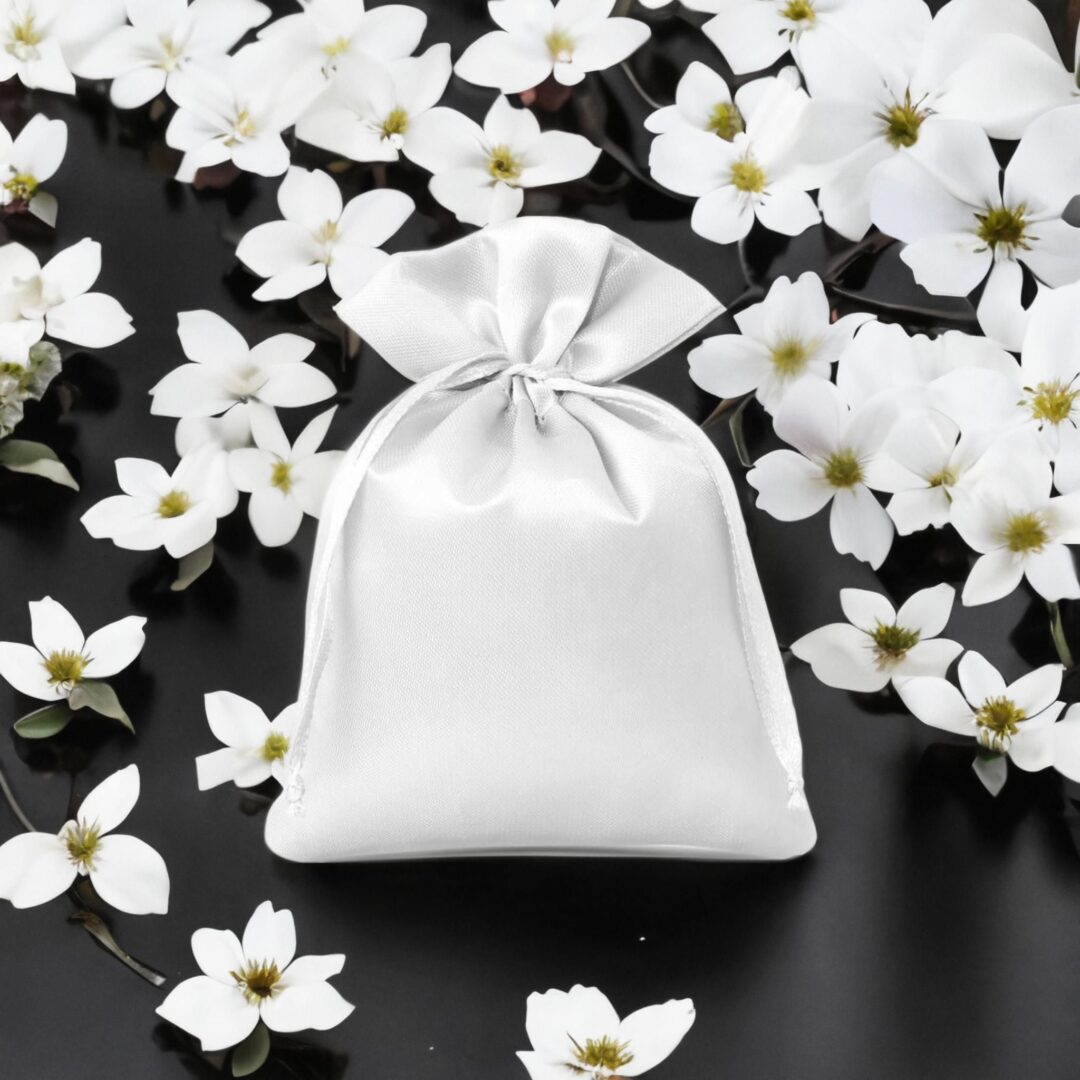 Bolsas de satén 10 x 13 cm - blanco Día de la Mujer