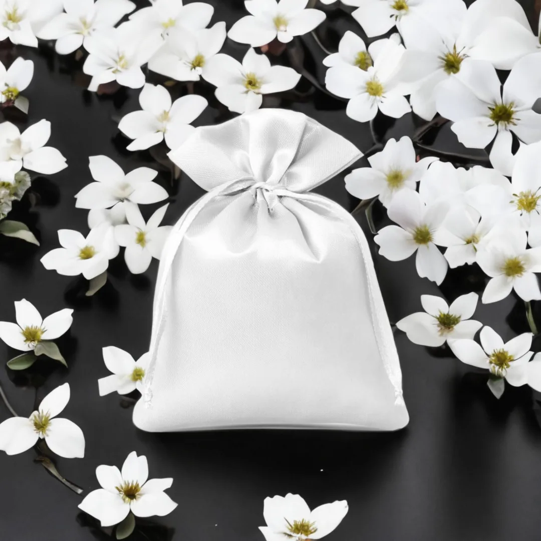 Bolsas de satén 10 x 13 cm - blanco Día de la Mujer