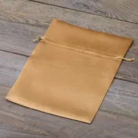 Bolsas de satén 18 x 24 cm - dorado San Valentín