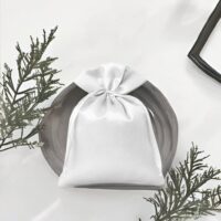 Bolsas de satén 8 x 10 cm - blanco Día de la Mujer