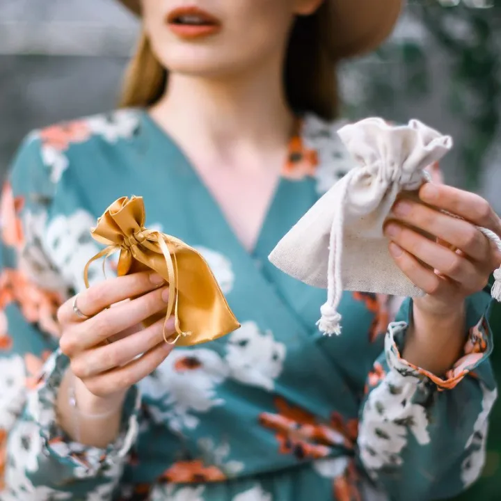 Bolsas de satén 8 x 10 cm - dorado Bolsas pequeñas 8x10 cm