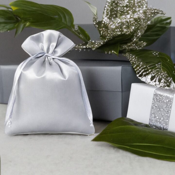 Bolsas de satén 8 x 10 cm - gris plata Bautismo
