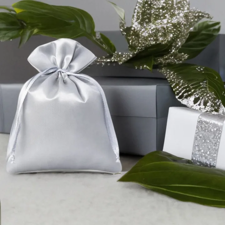 Bolsas de satén 8 x 10 cm - gris plata Bautismo