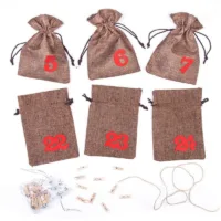 Calenario de adviento de yute 13 x 18 cm: natural oscuro + números rojos Bolsa de yute