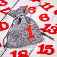 Calendario de adviento bolsas de yute 12 x 15 cm: gris + números rojos Todos los productos