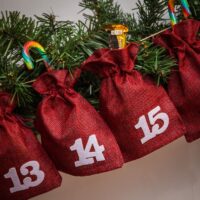 Calendario de Adviento bolsas de yute 13 x 18 cm: granate + números blancos Todos los productos