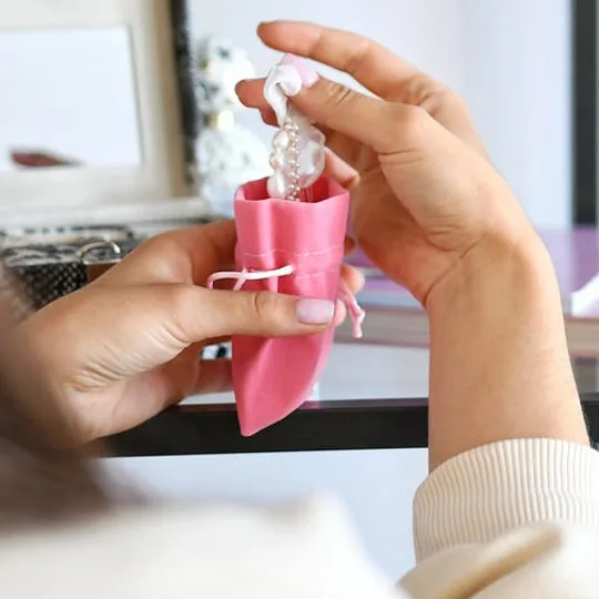 Pequeñas bolsas organizadoras para joyería