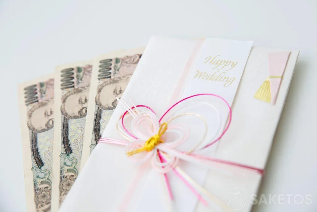 Dinero en la tarjeta de felicitación para boda