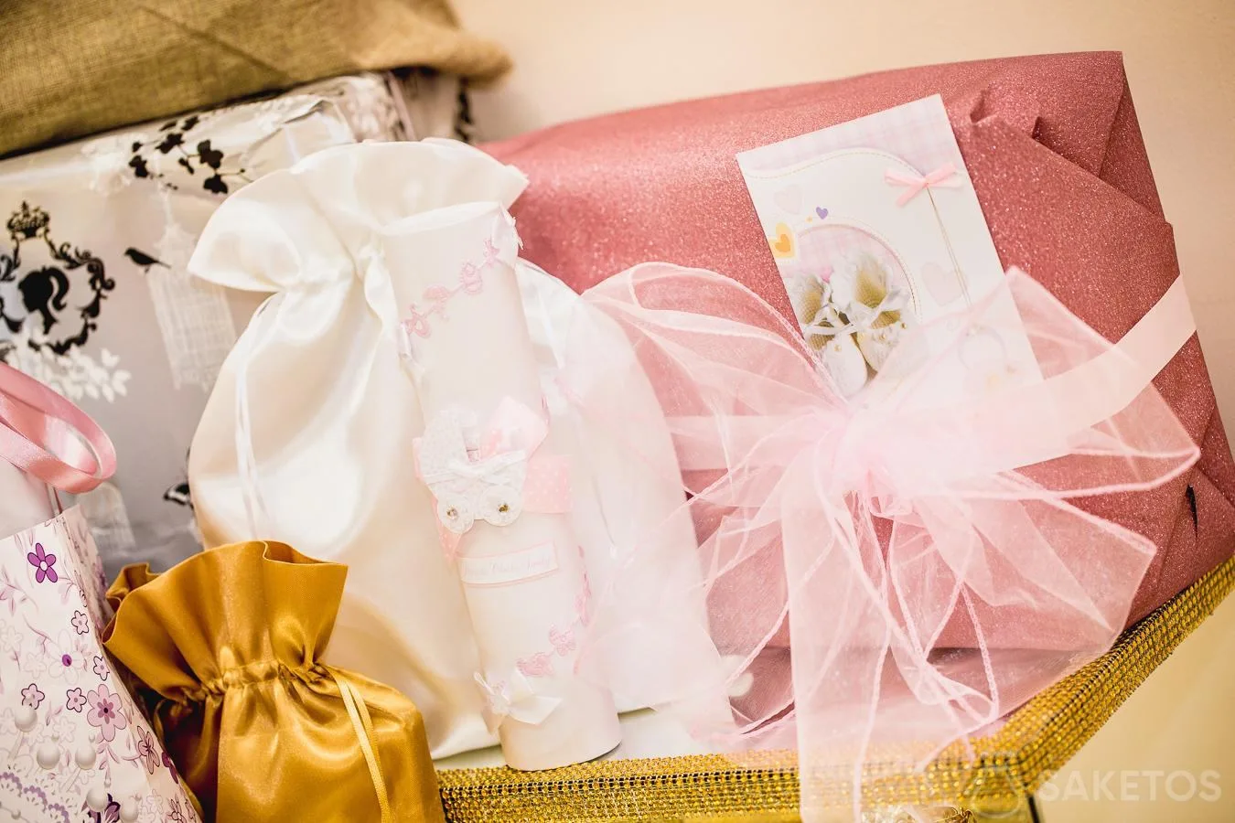 Las bolsas son perfectas para envolver regalos, por ejemplo, para bautizo