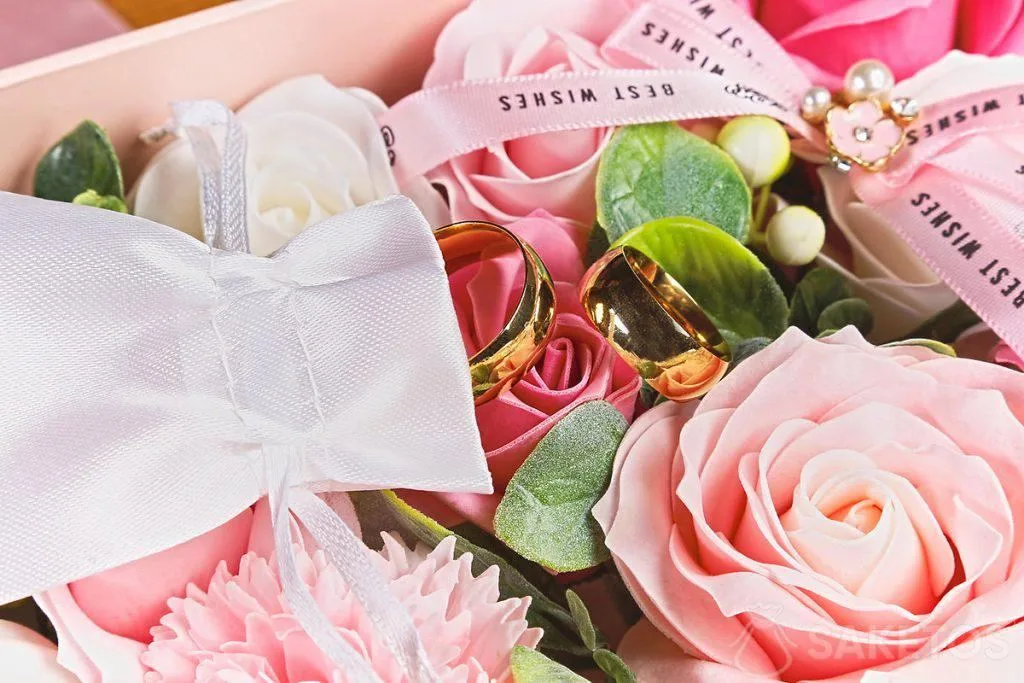 Caja para anillos de flores
