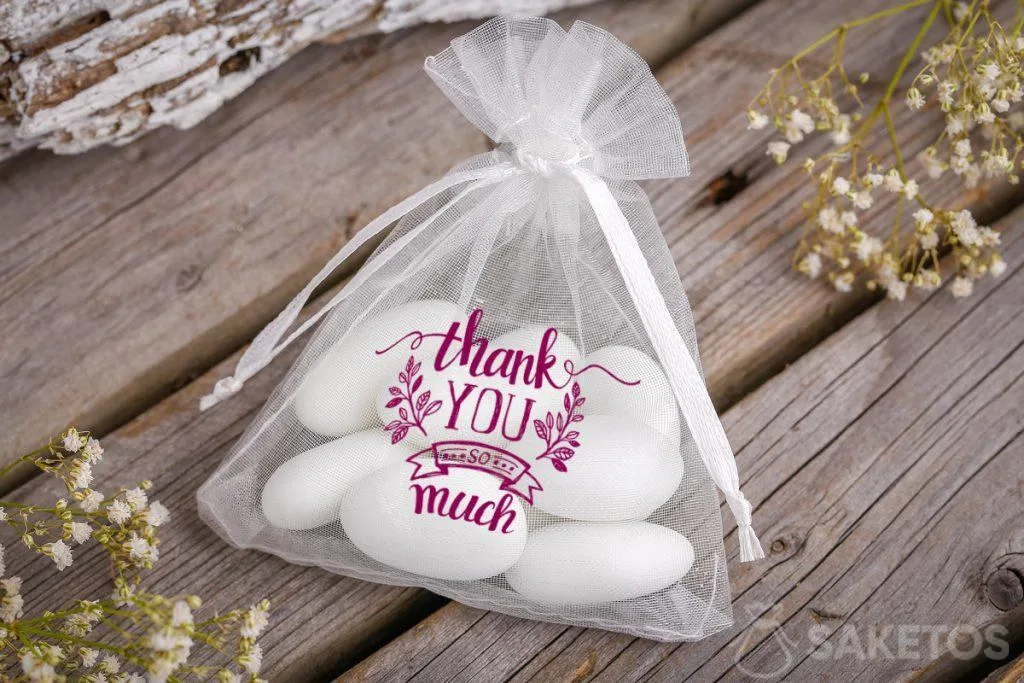 Gracias a los invitados a la boda - bolsa de organza con almendras
