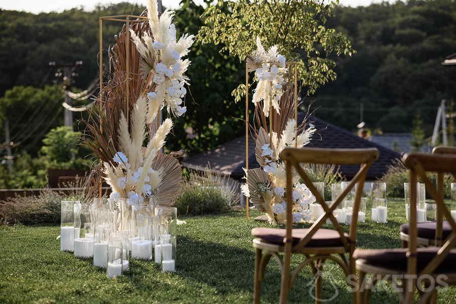 Decoraciones para una boda al aire libre - una boda rústica o boho en el exterior