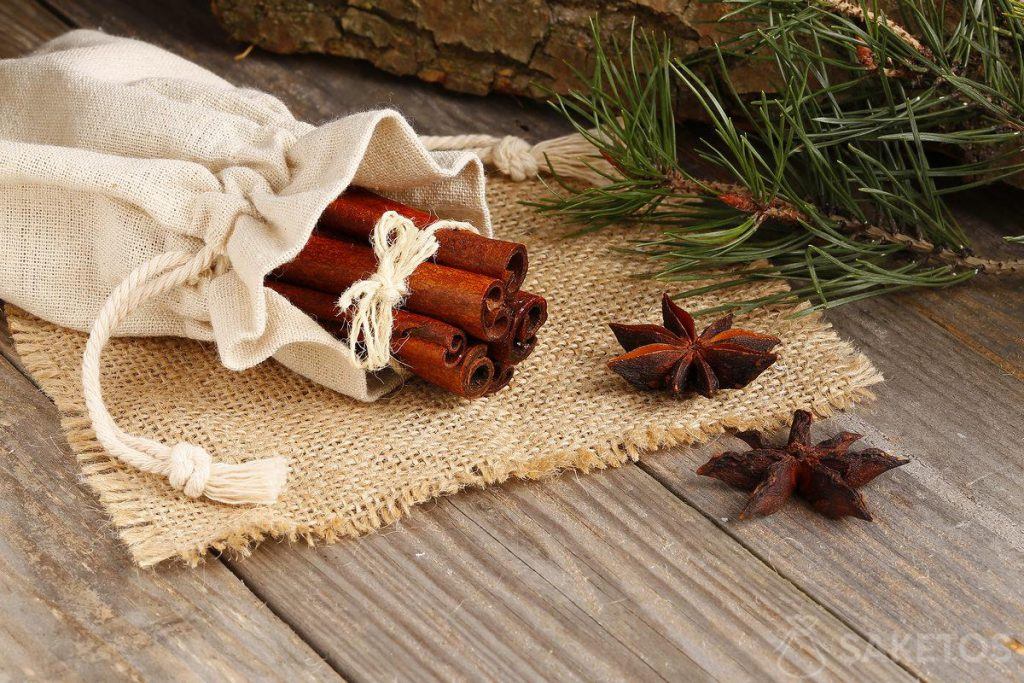 Bolsa de lino decorativa con canela y anís