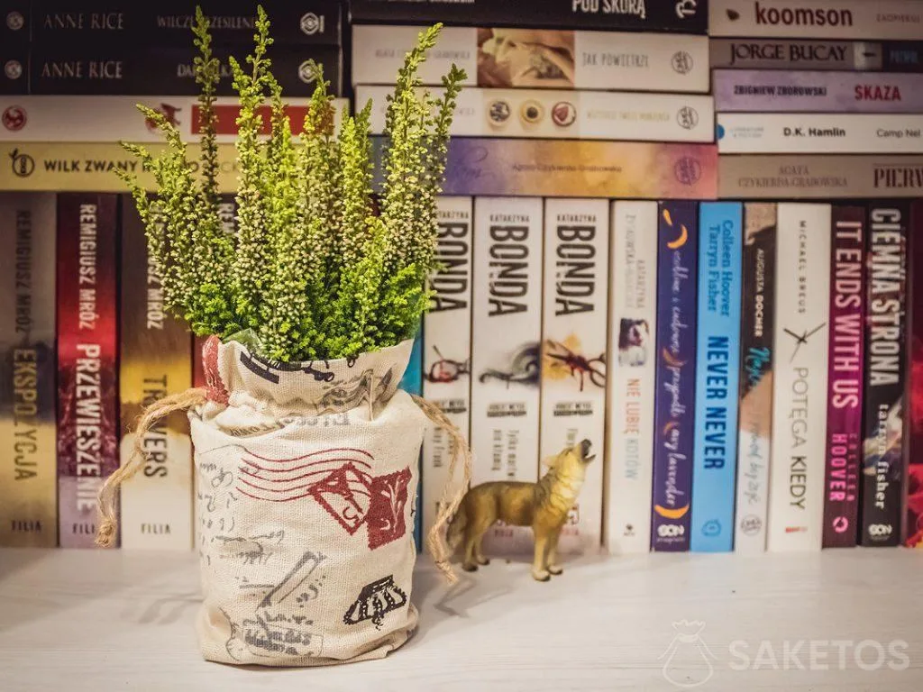 Bolsas de lino como decoración para macetas y embalajes para regalos para invitados a la boda