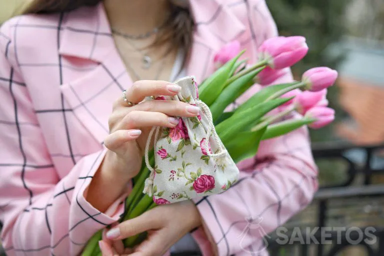 Bolsa de flores para regalo romántico