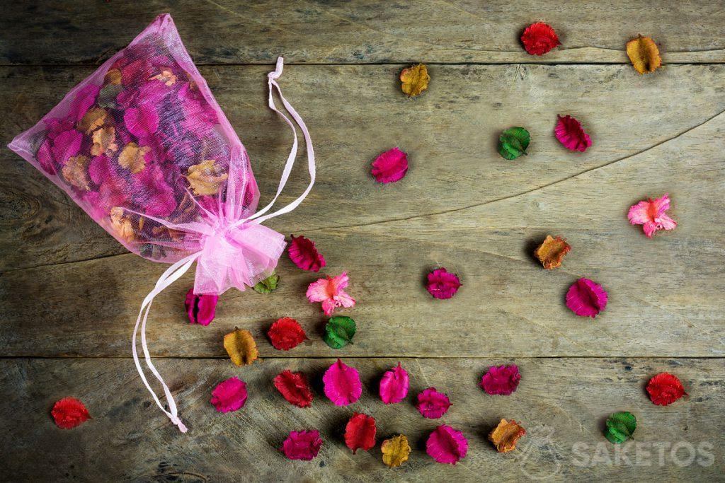 Decoración en una bolsa de organza