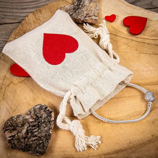 Bolsa con corazón: el empaque ideal para regalos empresariales de San Valentín