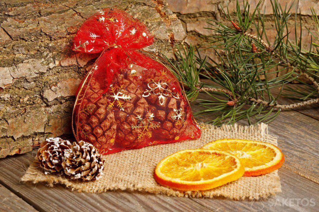 DIY Bolsas navideñas rojas de organza transparente