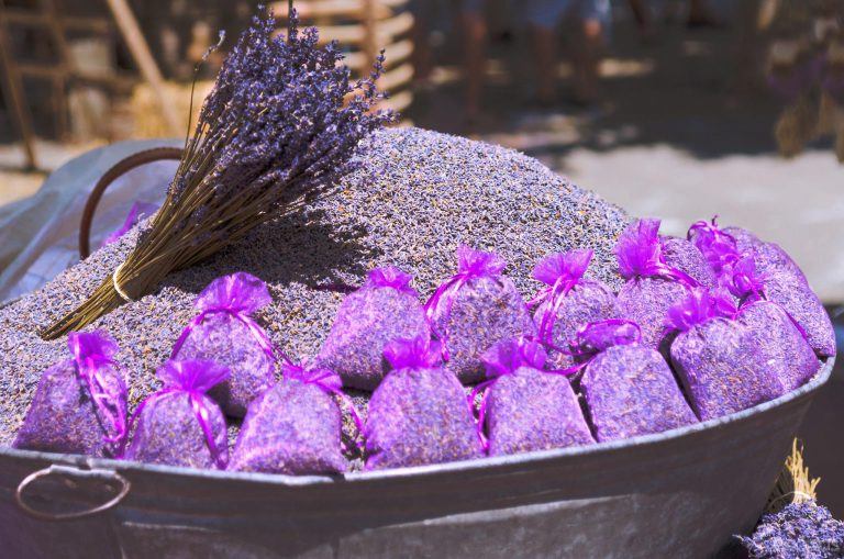Bolsas de organza moradas para boda y banquete