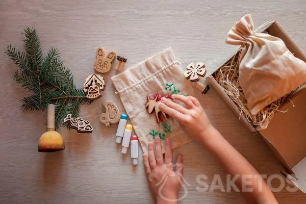 Decoración de bolsas de lino con sellos