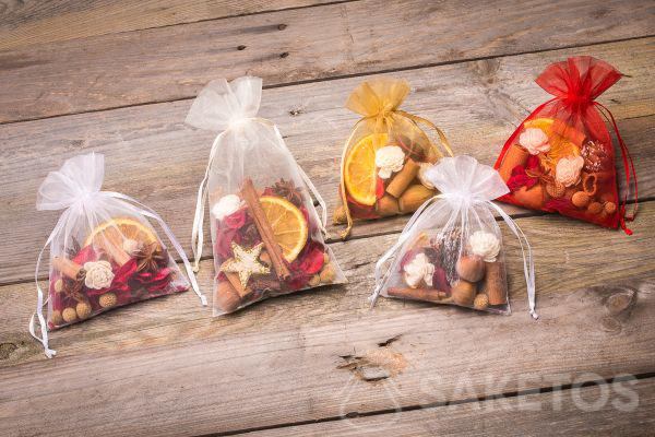 Idea para regalo de Navidad: bolsitas de organza con fragancia seca