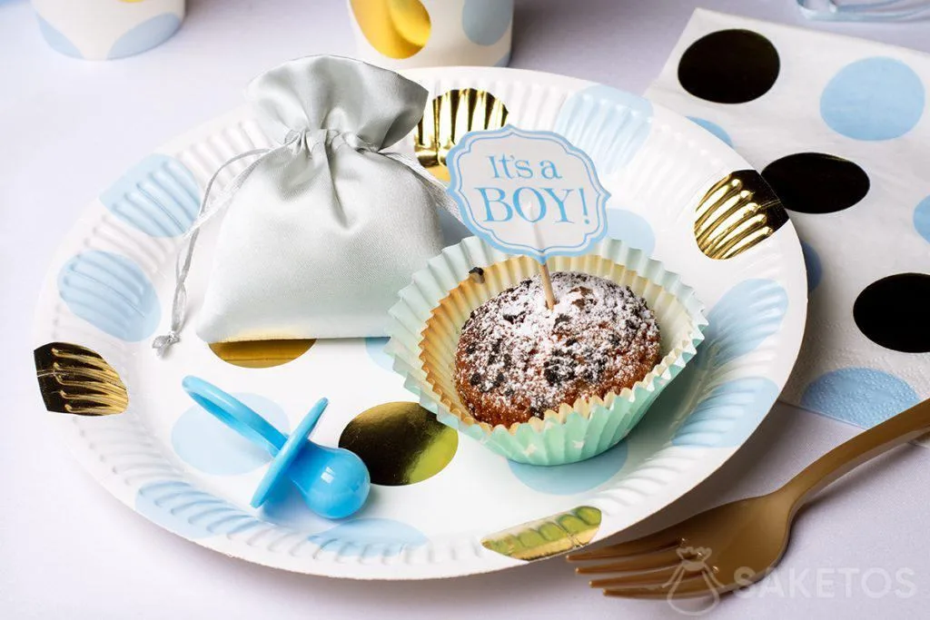 Bolsas de tela de satén plateada para rregalos para invitados: decoración de mesa barata