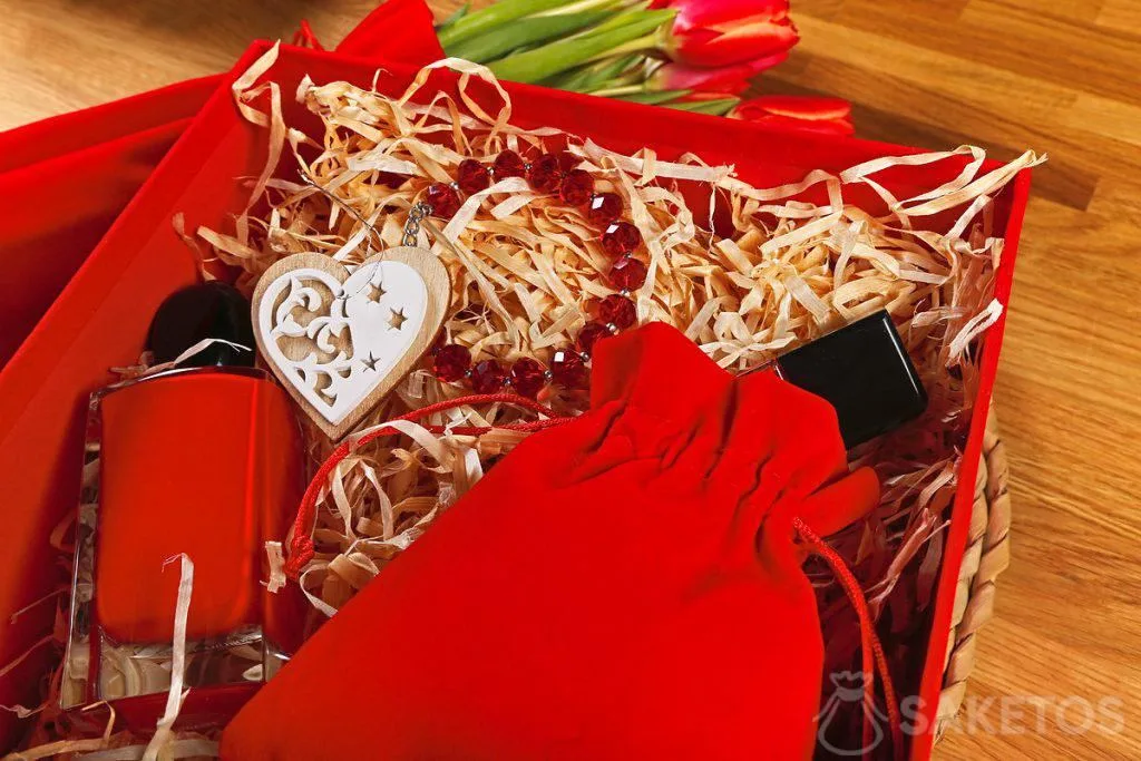 Set de regalo para el Día de la Mujer: cosméticos y perfumes
