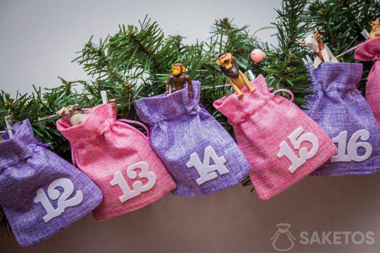 Figuras de animales: esta es una de las ideas de juguetes que puedes poner en las cajas de tu calendario de Adviento: inspiraciones de Adviento.