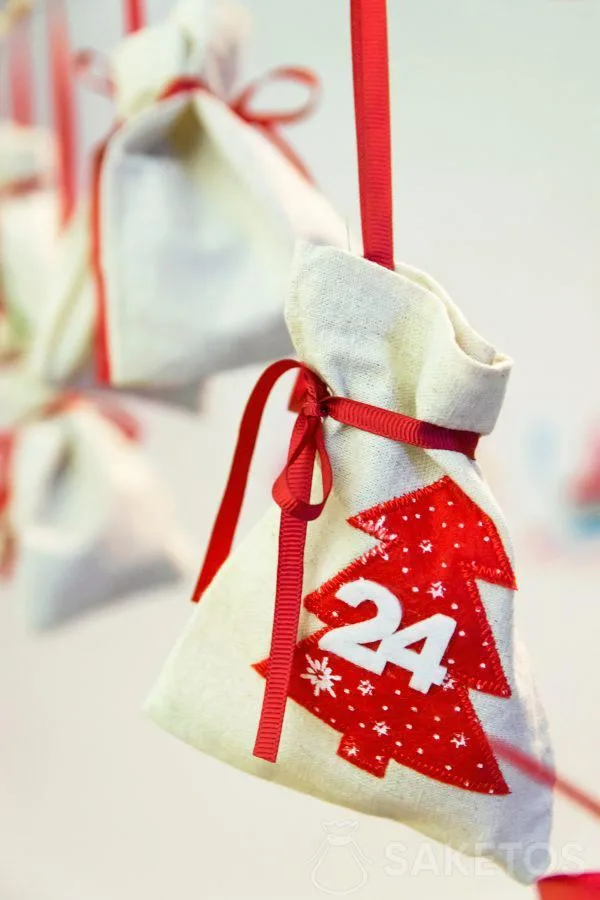 Calendario de Adviento con bolsas de regalo