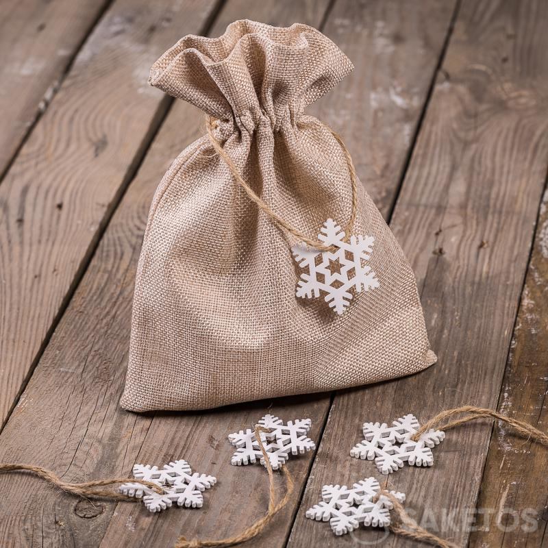 Bolsa de yute con colgante navideño de madera