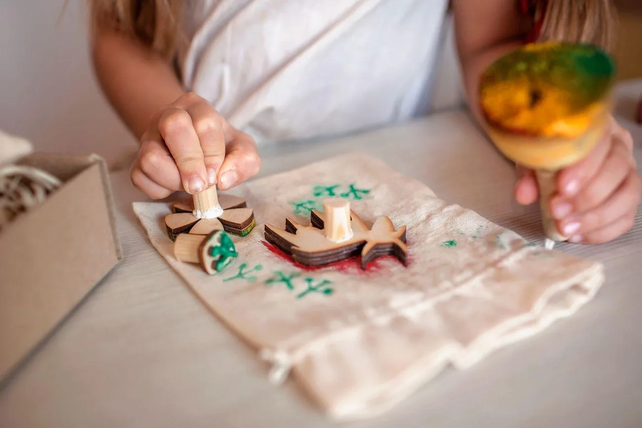 Decorar bolsas de lino = embalajes DIY para niños