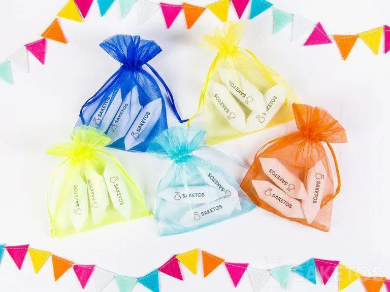 Los regalos promocionales con logotipos quedan genial en bolsas de organza
