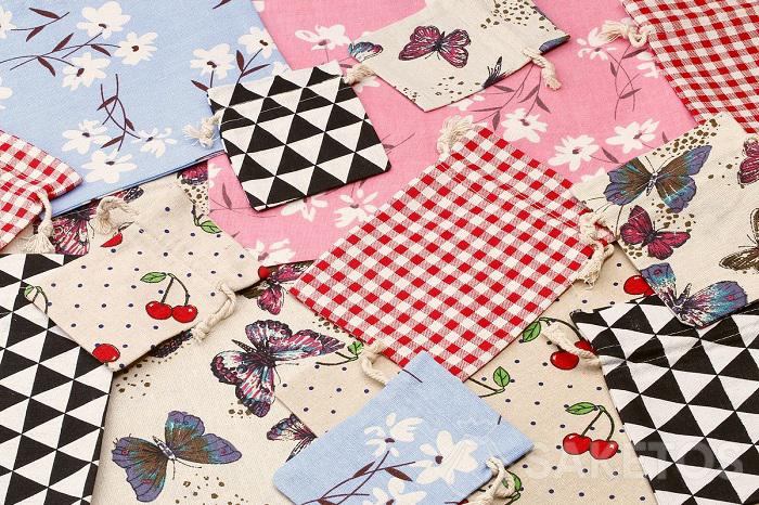 Bolsas de tela con estampados de colores