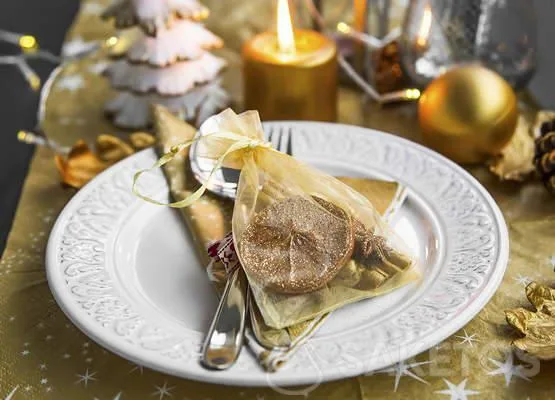 Bolsas de organza para decorar la mesa en Navidad